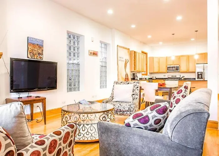 Spacious & Stylish Home At The Heart Of Wicker Park