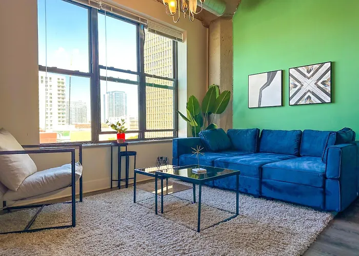 Mccormick 2Br-2Ba For Up To 8 Guests With Skyline View, Optional Parking & Gym Access