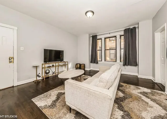 2 Bedroom Apt Near Downtown Chicago And The Lakefront