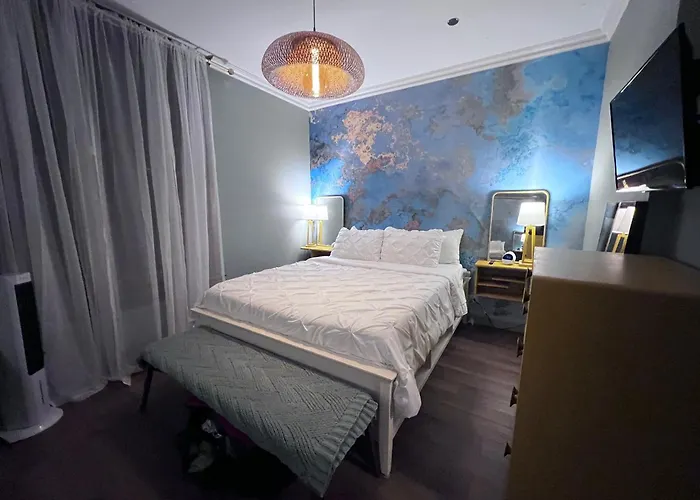 Cozy Castle - Centrally Located Connected Condo