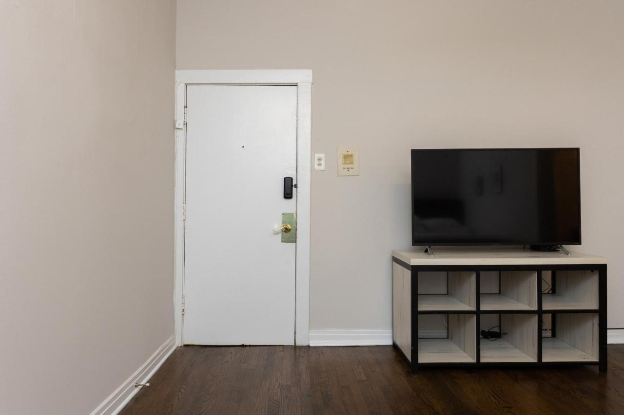 Frontdesk Open Studio Apt Near Promontory Point *