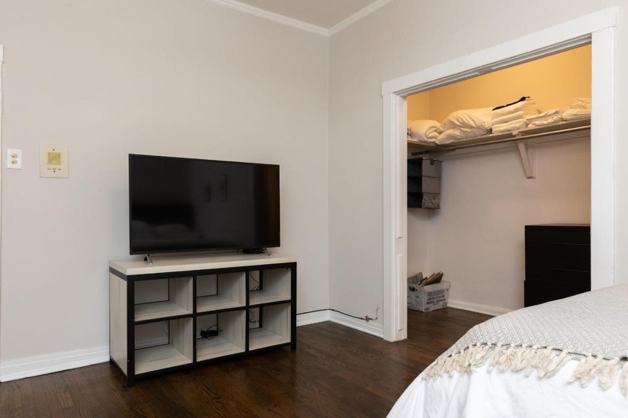 Frontdesk Open Studio Apt Near Promontory Point Apartment Chicago
