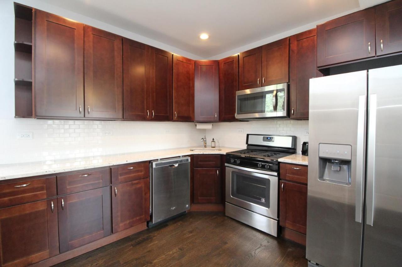 Frontdesk Updated 2 Bedroom Apt With Full Kitchen Apartment *