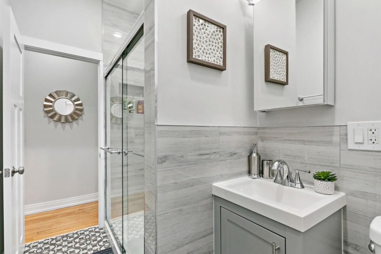Chic & Updated In East Lakeview - Barry S1
