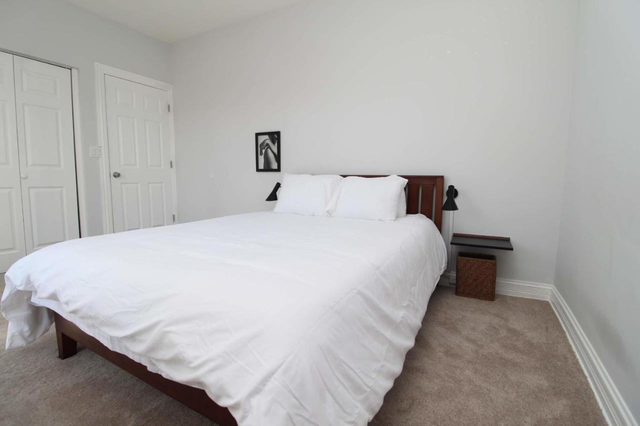 Frontdesk Updated 2 Bedroom Apt With Full Kitchen Apartment Chicago