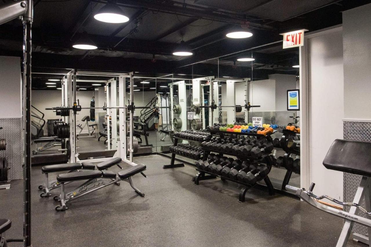 3br Premium Executive Penthouse W/ Pool & Parking Apartment *