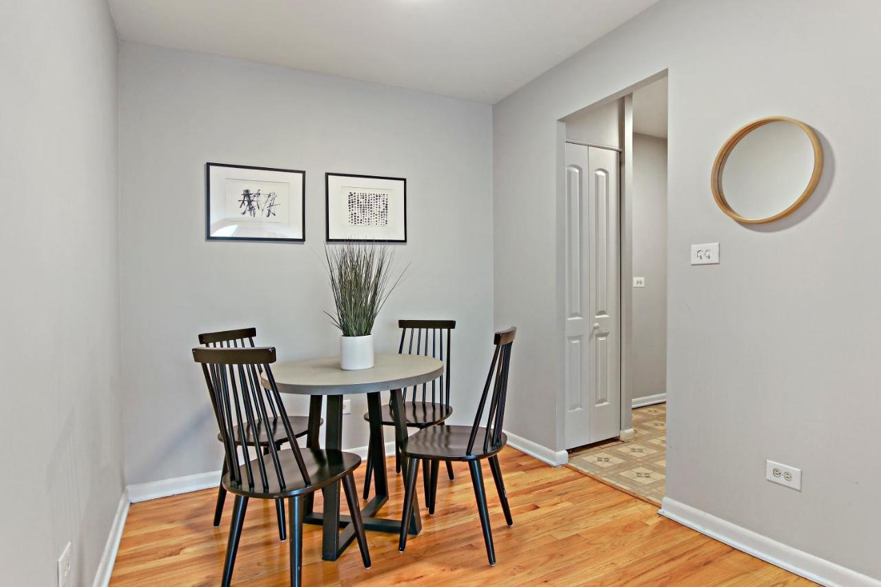 Apartment Inviting 2-bedroom Prime Apt - Oakdale 512 Chicago