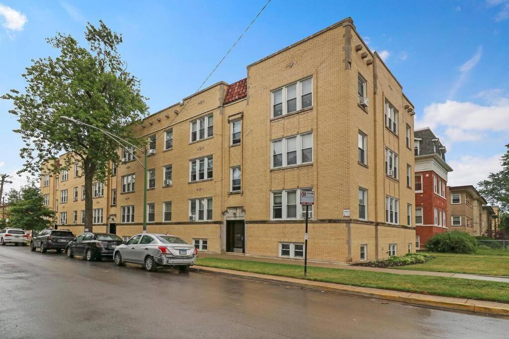2br Alluring With Laundry - Cullom D3 Apartment Chicago