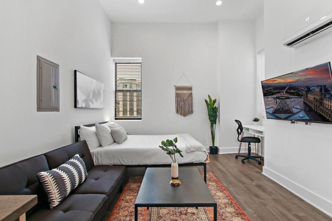 Simple Studio Apt With In-unit Laundry - Wilson 403