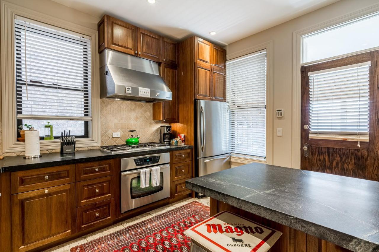 Apartment Logan Blvd Luxury! Enjoy The Well-equipped Kitchen And Prime Location Apts Chicago