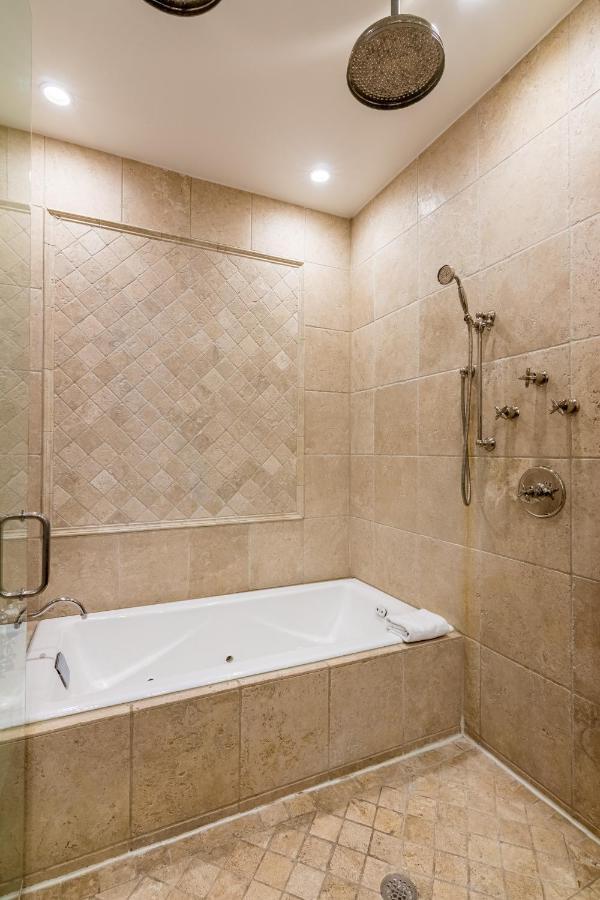 Logan Blvd Luxury! Enjoy The Well-equipped Kitchen And Prime Location Apts Apartment *