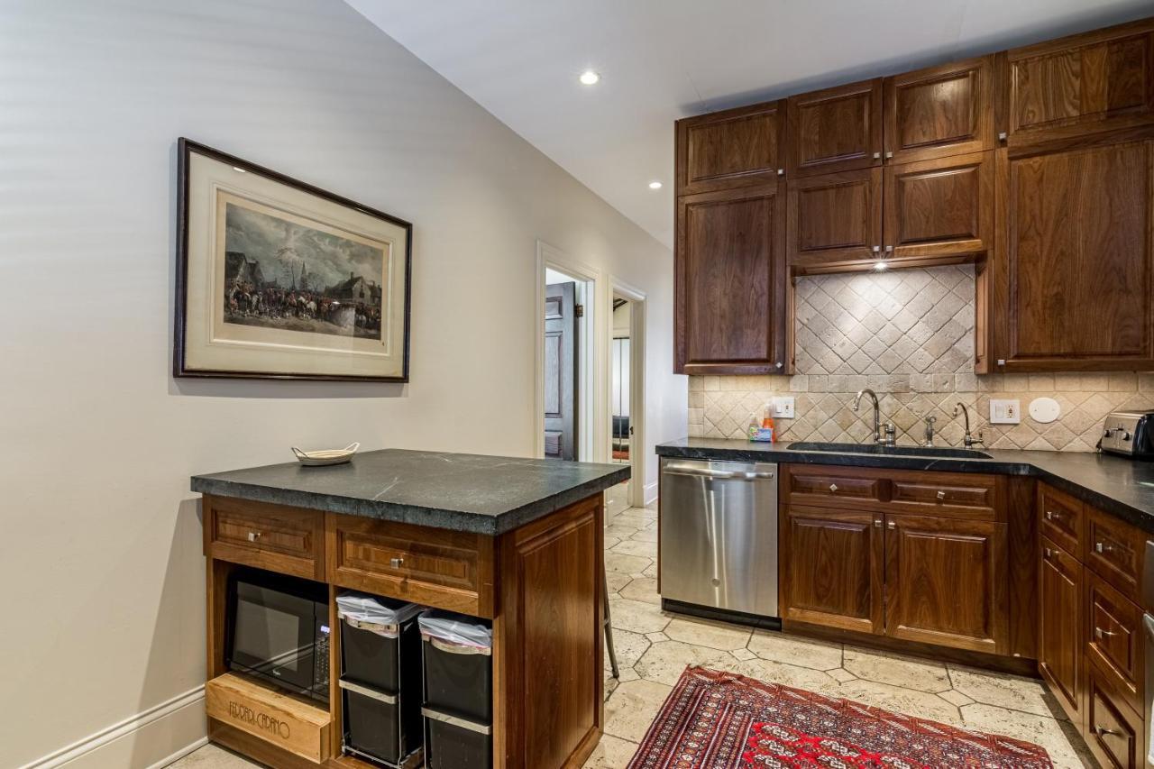 Logan Blvd Luxury! Enjoy The Well-equipped Kitchen And Prime Location Apts Apartment Chicago