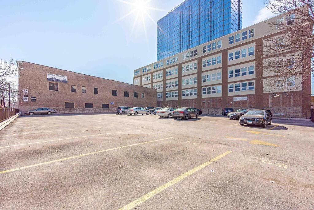 Mccormick Place 2b-2b With Optional Parking And Gym For Up To 8 Guests