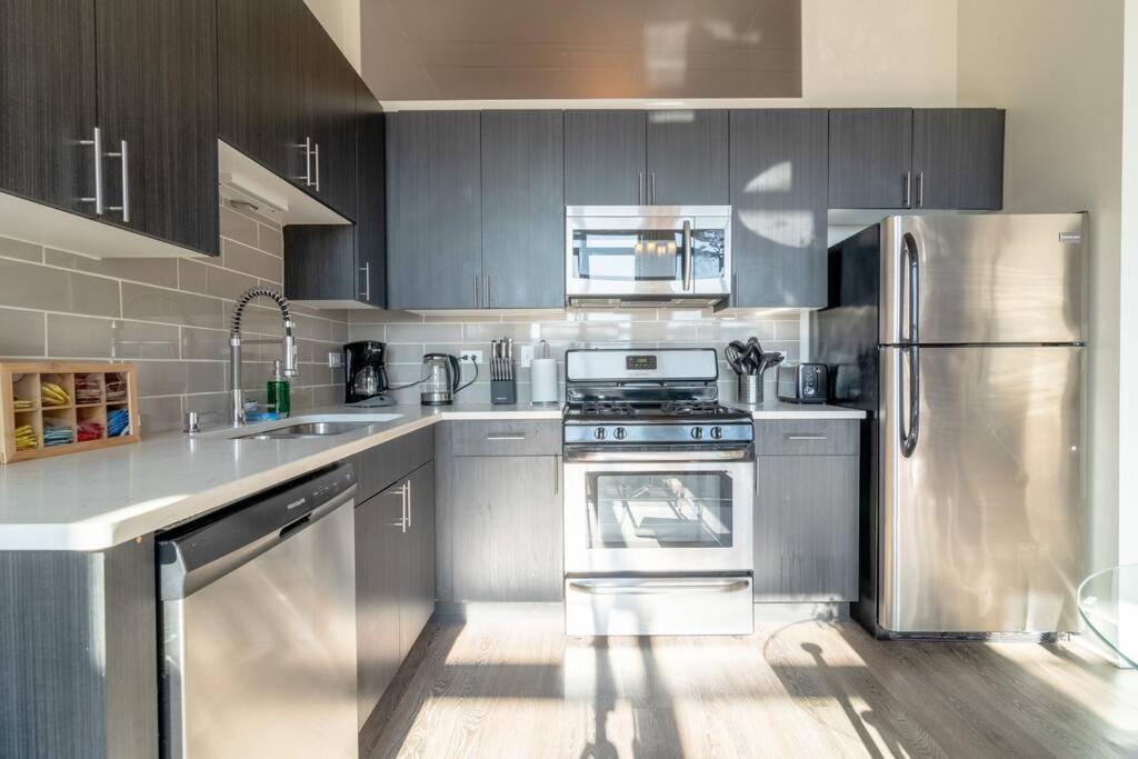 Mccormick Place 2b-2b With Optional Parking And Gym For Up To 8 Guests *