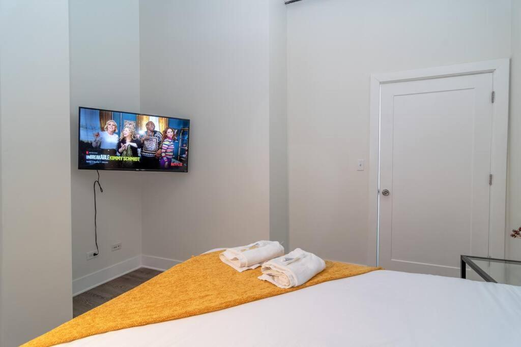 Mccormick Place 2b-2b With Optional Parking And Gym For Up To 8 Guests Apartment