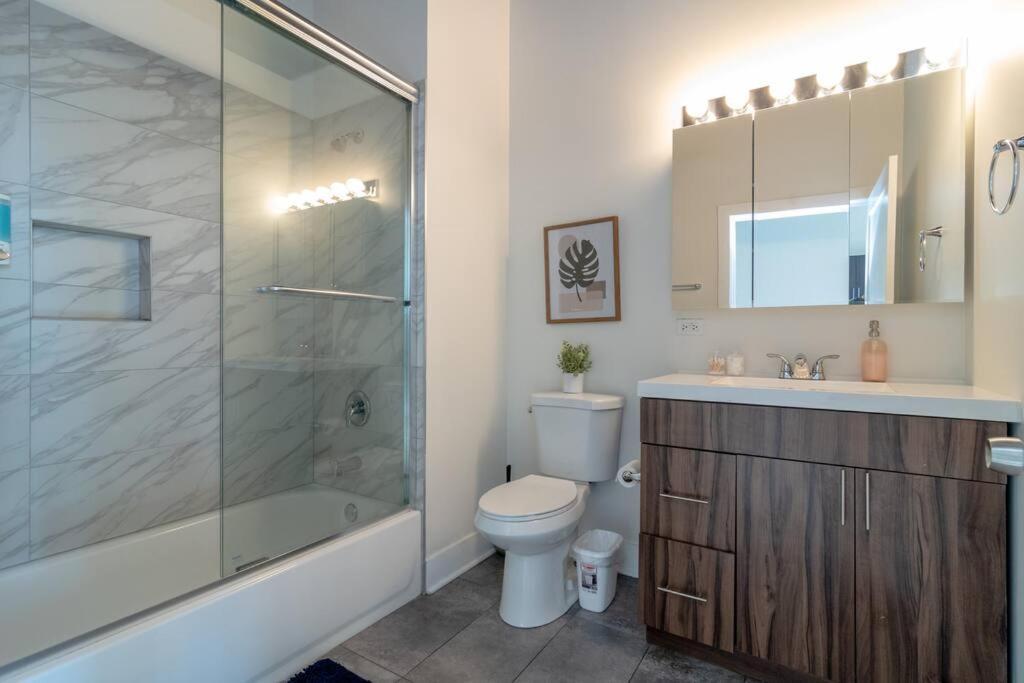 Mccormick Place 2b-2b With Optional Parking And Gym For Up To 8 Guests Chicago