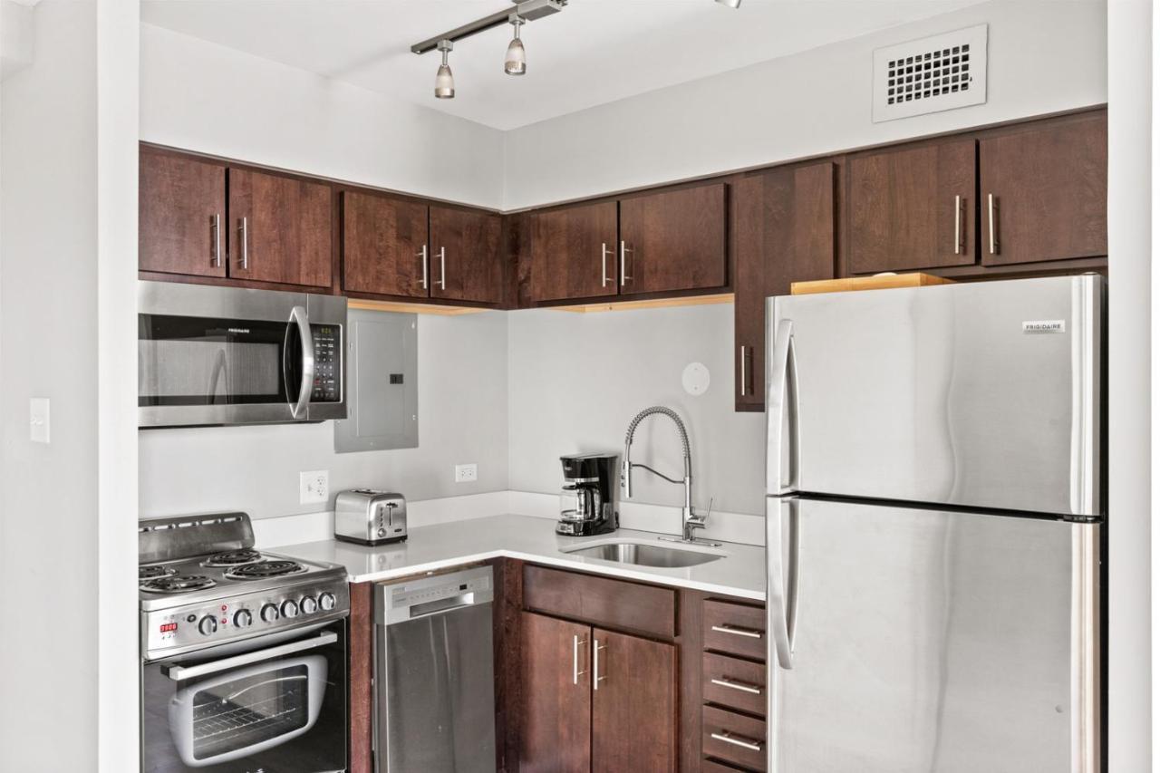 Edgewater 1br W Gym Deck Lounge 5 Blocks To L Chi-652 * Chicago
