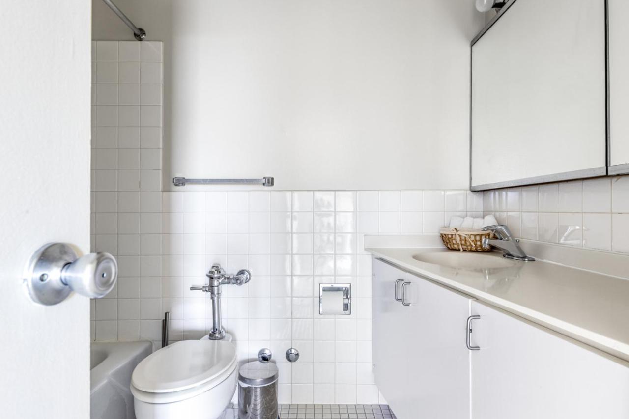 Apartment Lakeview 1br W Rooftop Pool Nr Wrigley Field Chi-375 Chicago