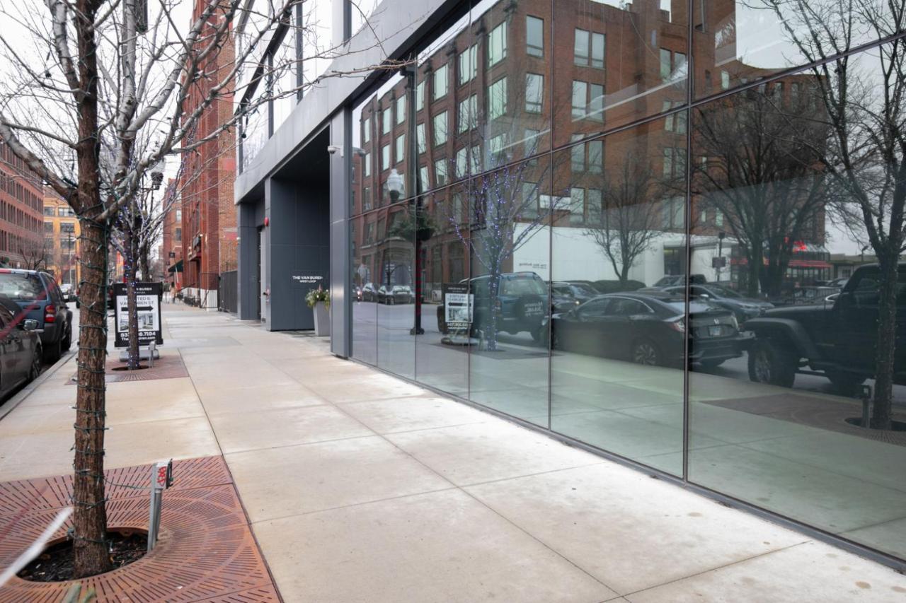 W Loop W Gym Pool In Heart Of Greektown Chi-564
