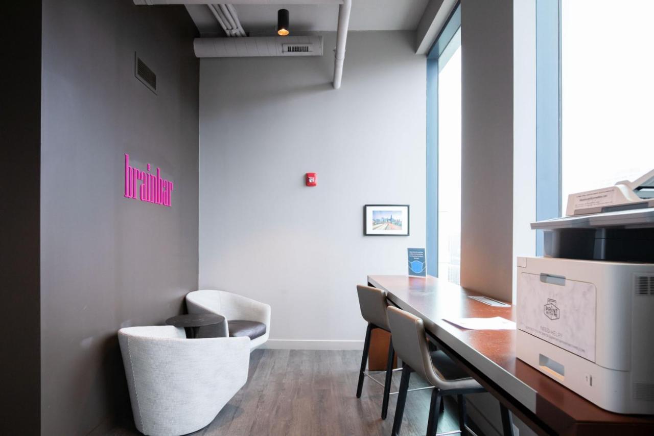 W Loop W Gym Pool In Heart Of Greektown Chi-564 *