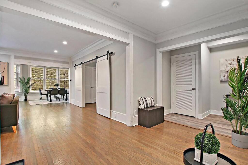 Great Location! 15 Min From Dt -historic Hyde Park Apartment *