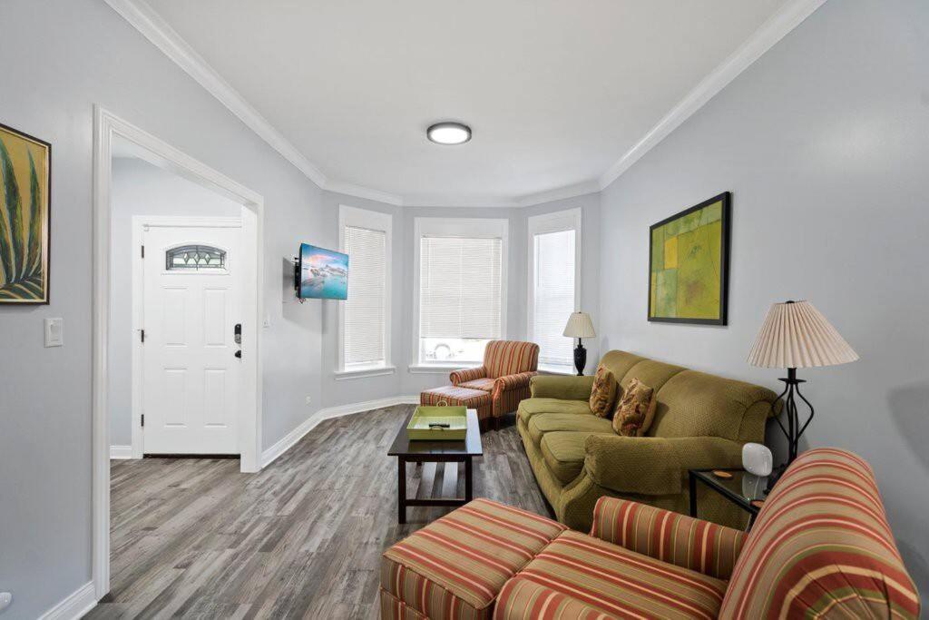 Newly Rehabbed Greystone With 2 Private Apartments, Backyard, Garage, Laundry, Close To Expressway Apartment