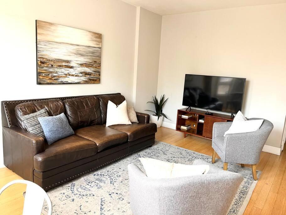 Apartment 870 1&2 - 2 Separate In Same Building *