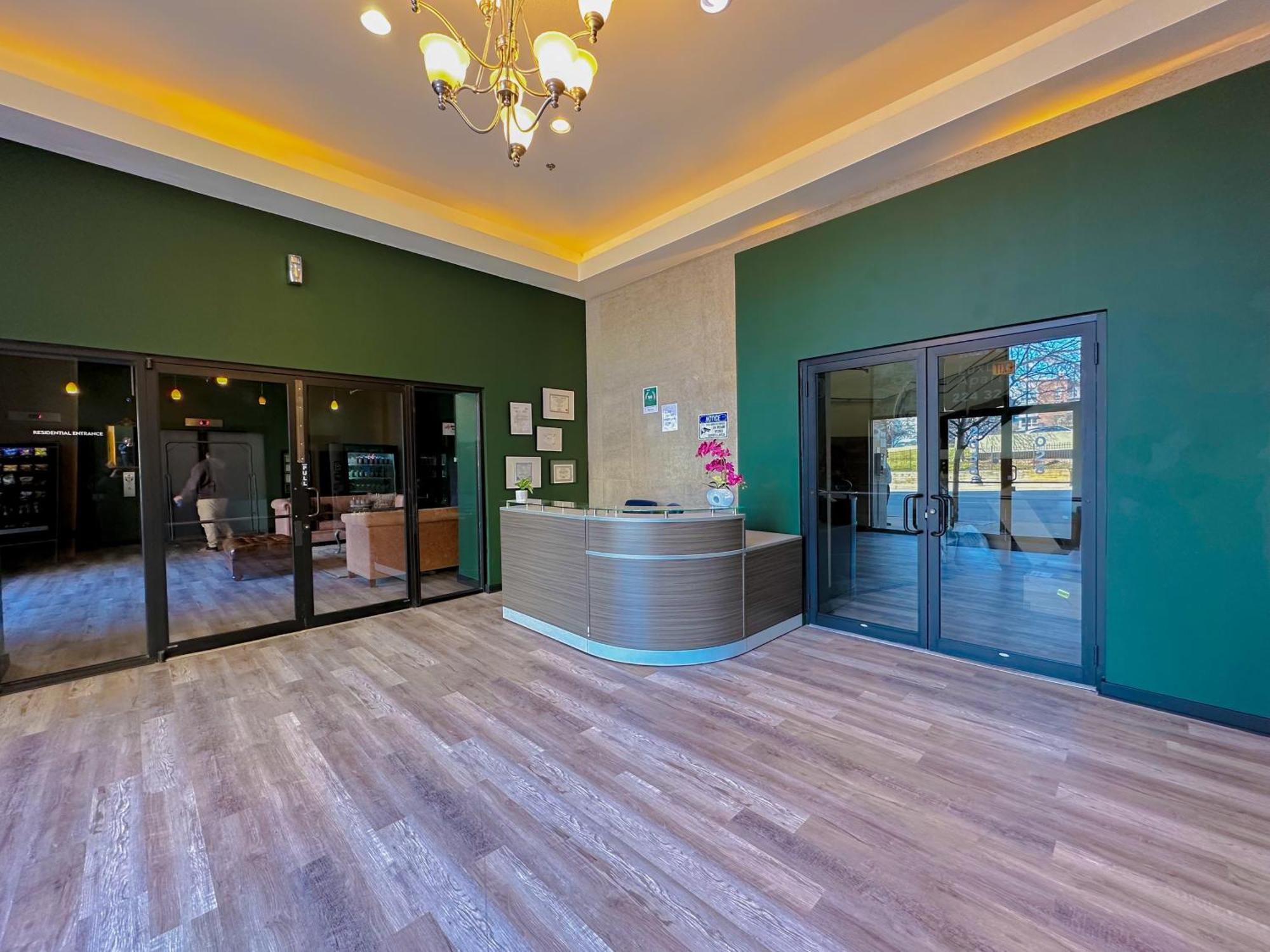 Mccormick Place 2b-2b With Optional Parking And Gym For Up To 8 Guests Apartment