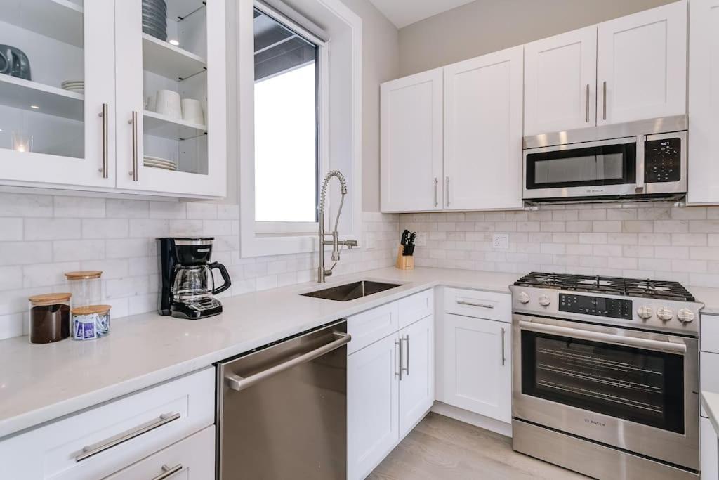 Stunning #2 - Downtown River North *