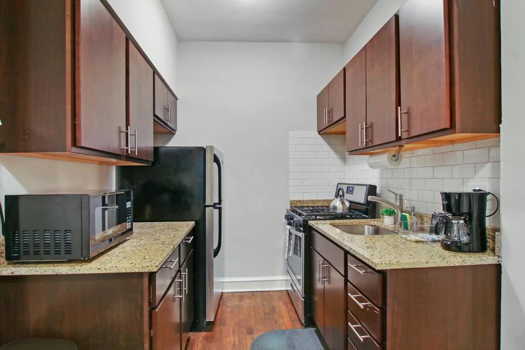 Modern And Minimalist Studio - Bstone 105 And 108 Rep