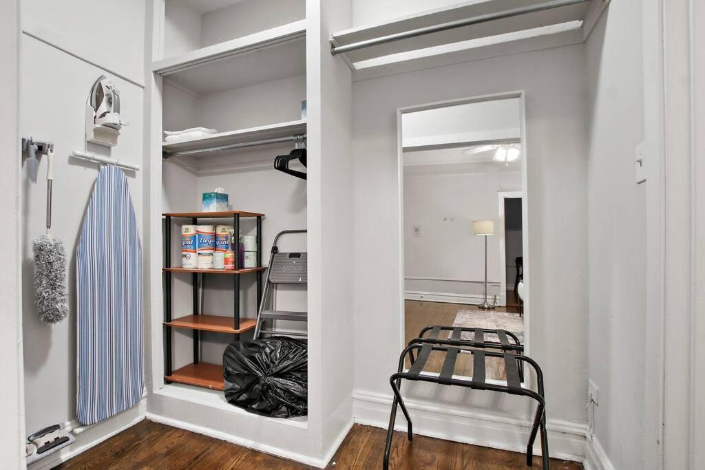 Modern And Minimalist Studio - Bstone 105 And 108 Rep Apartment Chicago