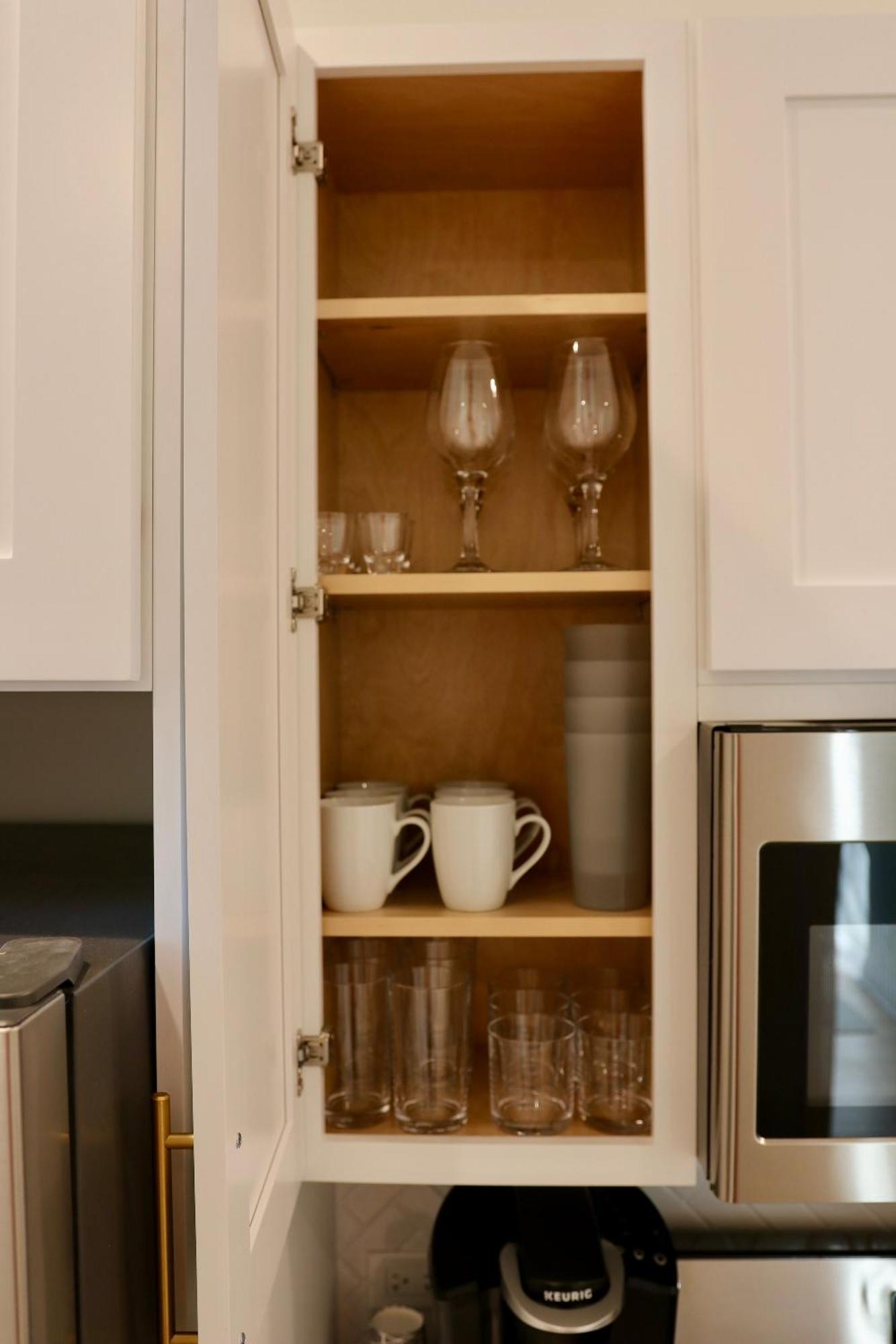 First Floor In Apartment *