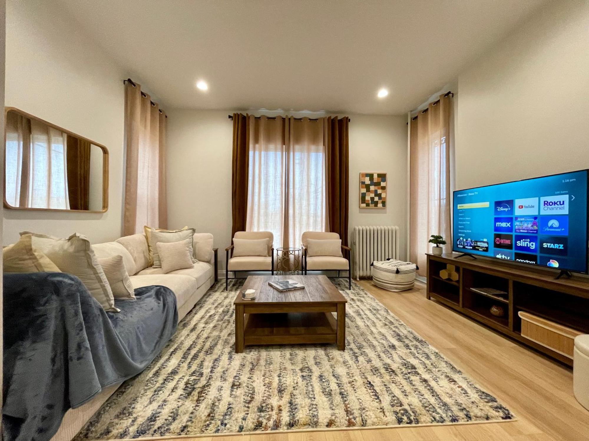 First Floor In Apartment *