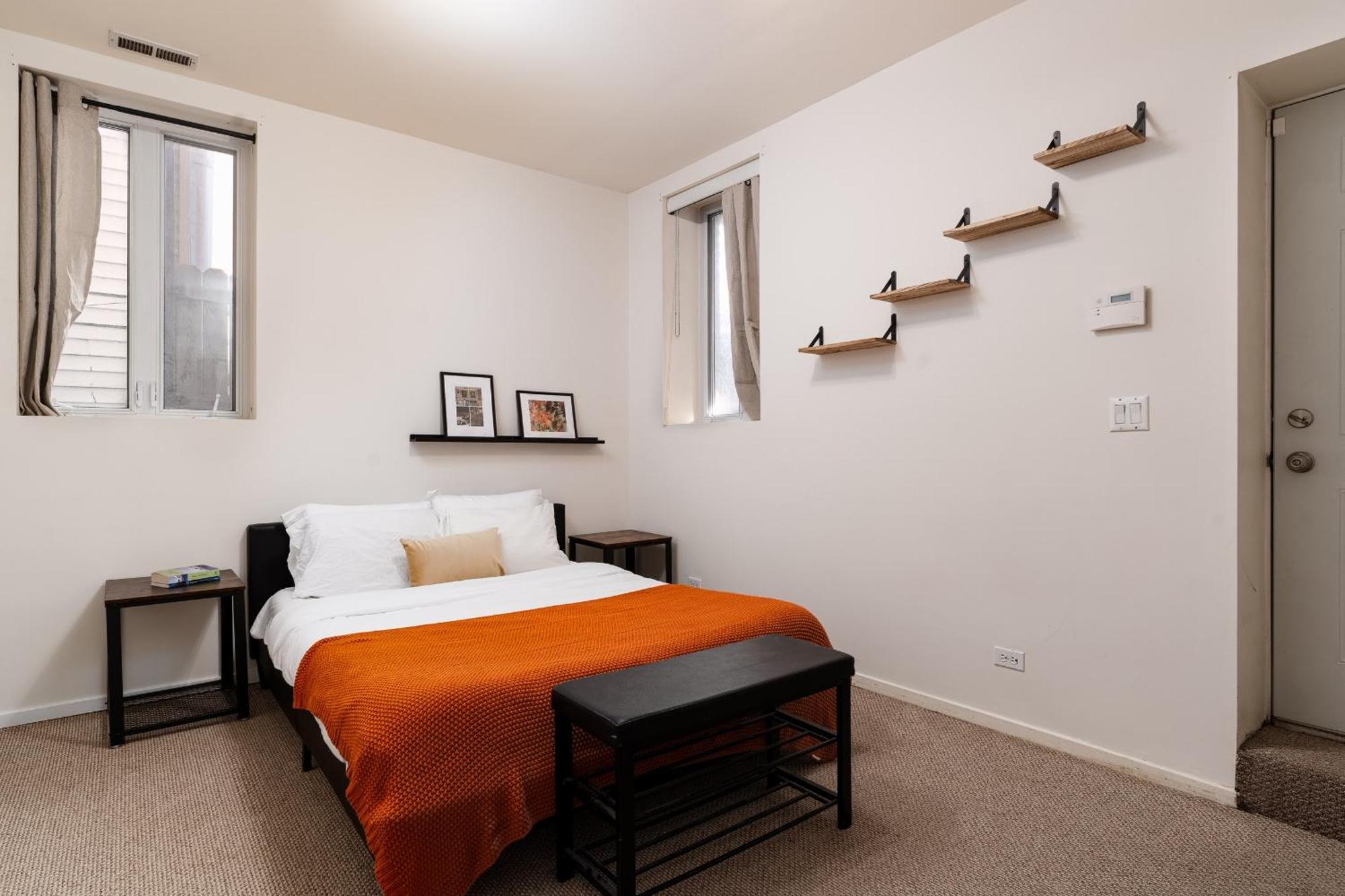Apartment Flexhome Wicker Park 2br P1 *