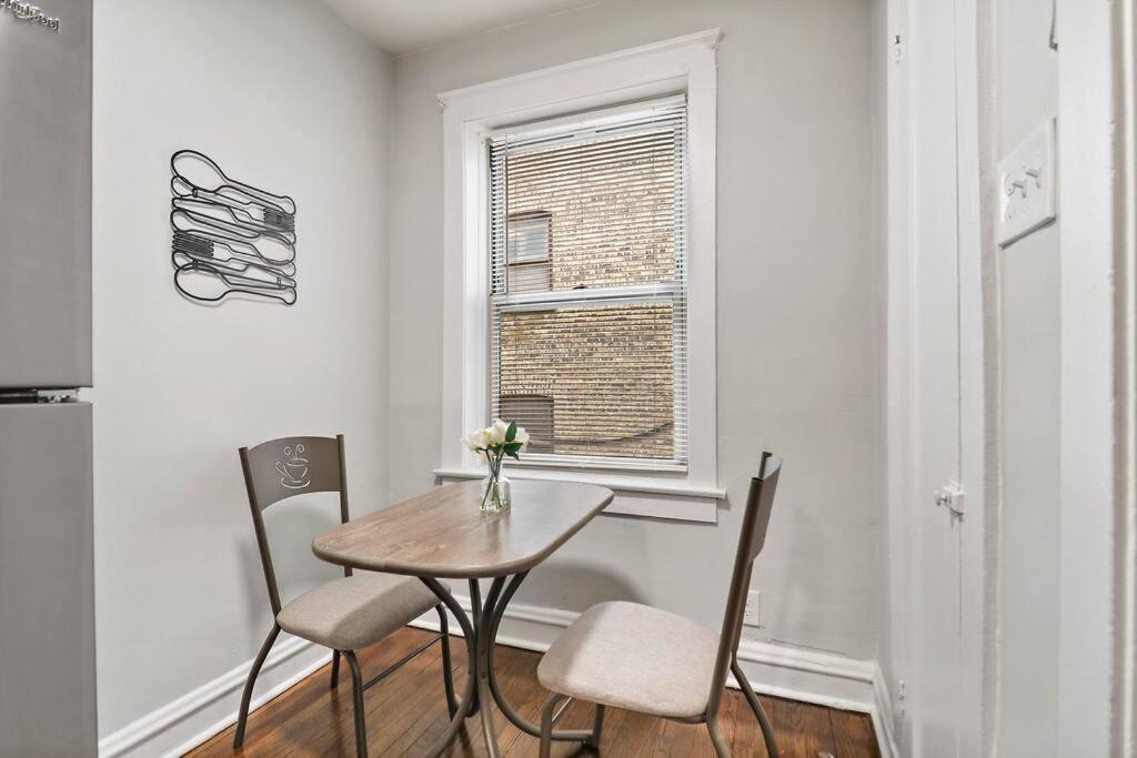 Elegant & Stylishly 1br Fully Furnished Apt - Lincoln 205 * Chicago