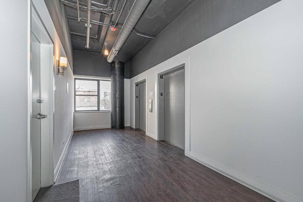 Apartment Mccormick 2br-2ba For Up To 8 Guests With Skyline View, Optional Parking & Gym Access *