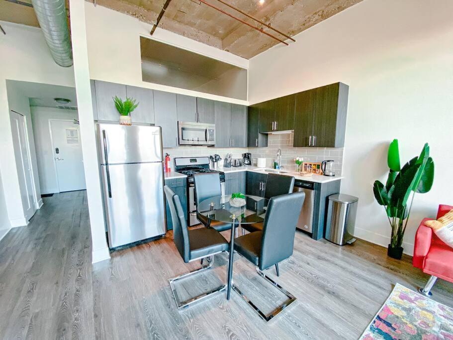 Mccormick 2br-2ba Family Unit For Up To 8 Guests With Optional Parking & Gym Access Apartment *