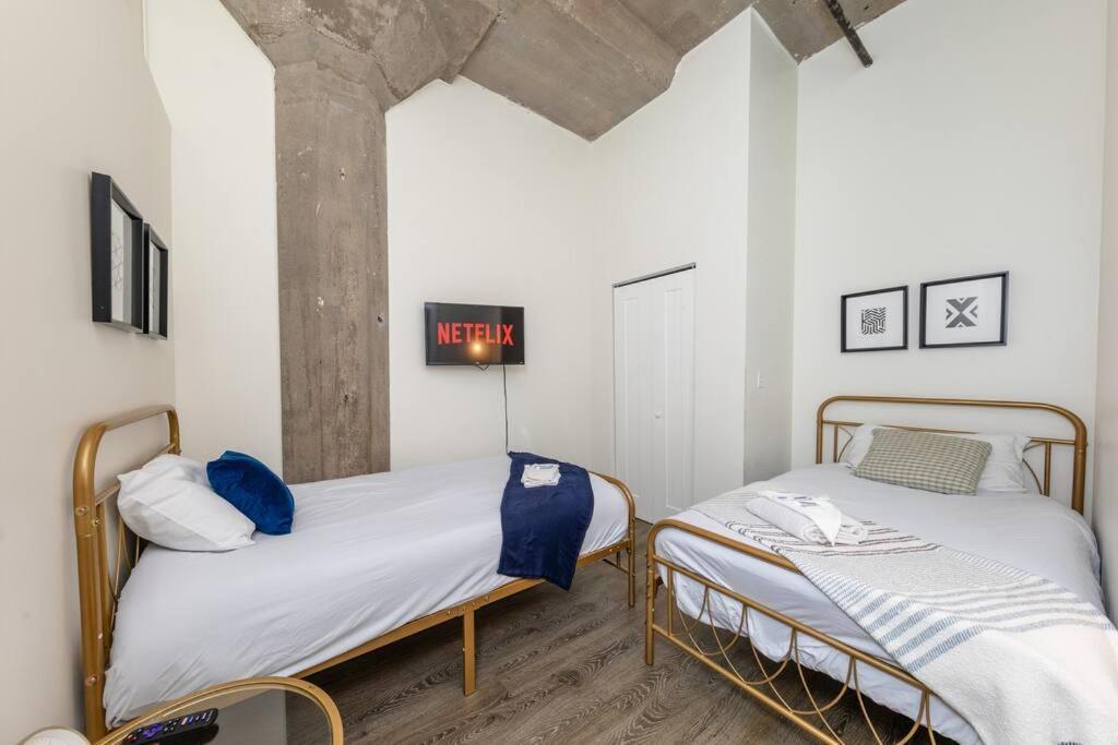 Mccormick 2br-2ba Family Unit For Up To 8 Guests With Optional Parking & Gym Access Chicago