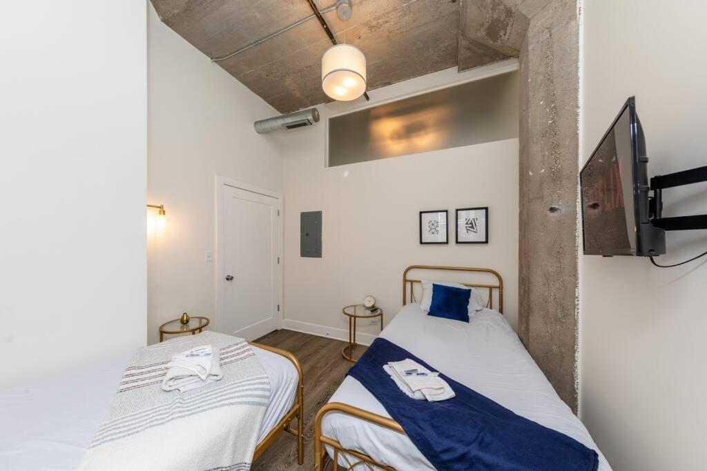 Mccormick 2br-2ba Family Unit For Up To 8 Guests With Optional Parking & Gym Access * Chicago
