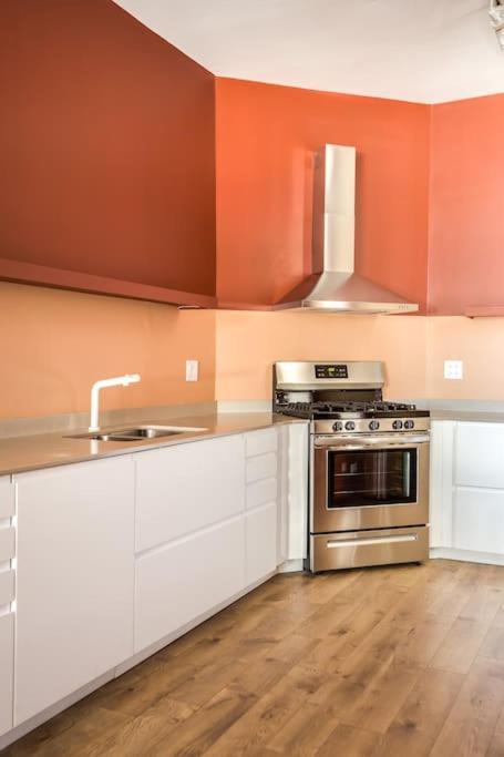 The Orleans - Floor 2 Private Roof Deck Patio Apartment *
