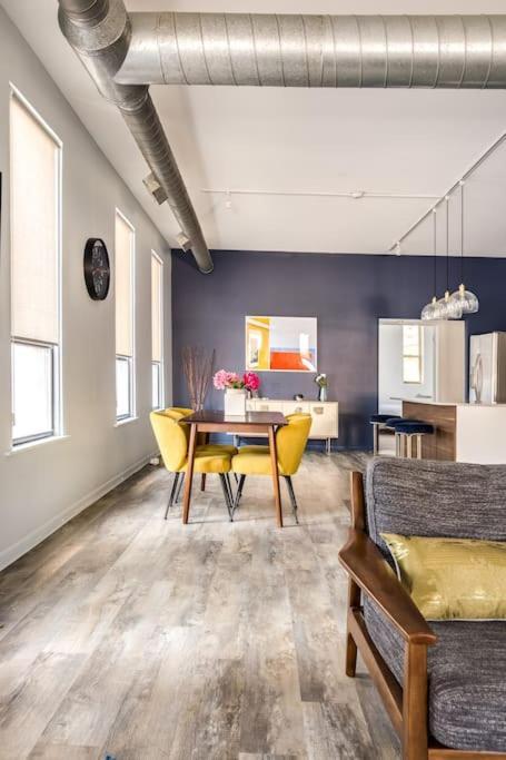 Apartment The Orleans - Floor 2 Private Roof Deck Patio *