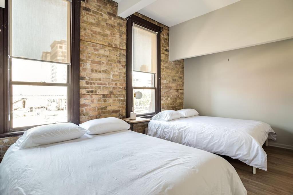 The Orleans - Floor 2 Private Roof Deck Patio Apartment Chicago