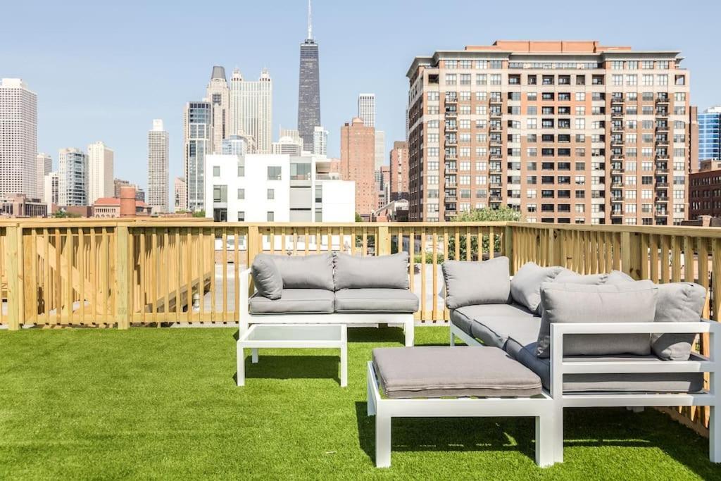 The Orleans - Floor 2 Private Roof Deck Patio Apartment Chicago