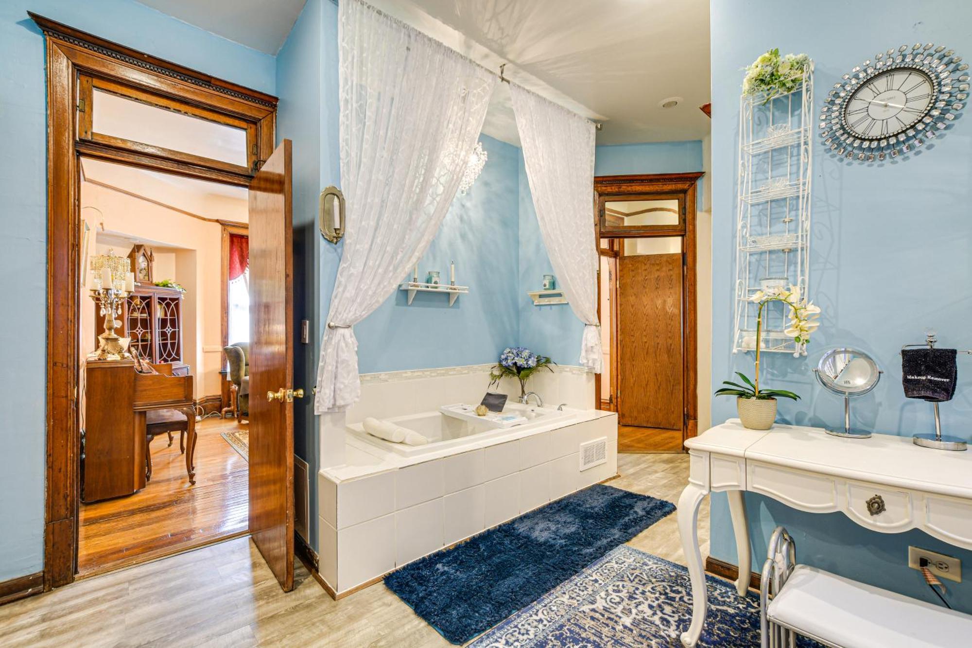 Holiday home 5 Mi To Dtwn In Garfield Park!