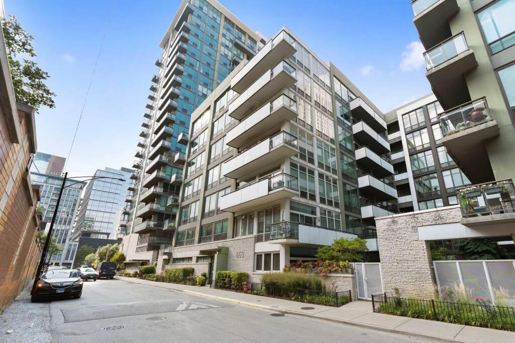 Sleek 2 Bed 2 Bath In Trendy Fulton Market Chicago