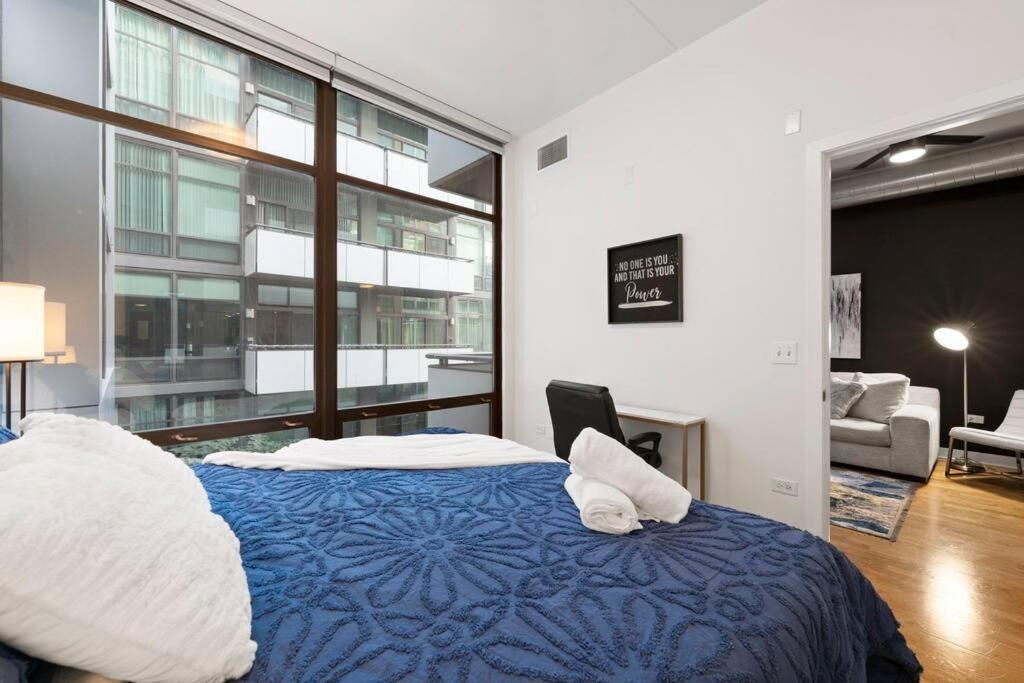 Sleek 2 Bed 2 Bath In Trendy Fulton Market