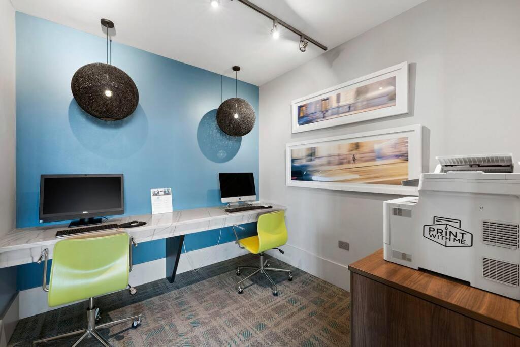 Sleek 2 Bed 2 Bath In Trendy Fulton Market Chicago