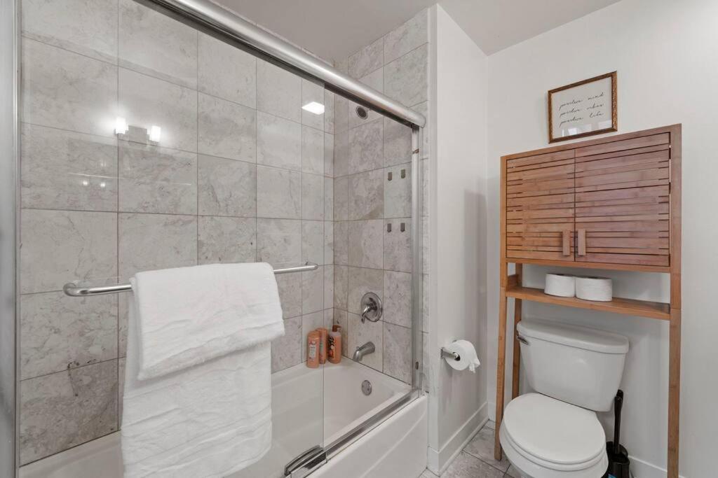 Apartment Sleek 2 Bed 2 Bath In Trendy Fulton Market Chicago