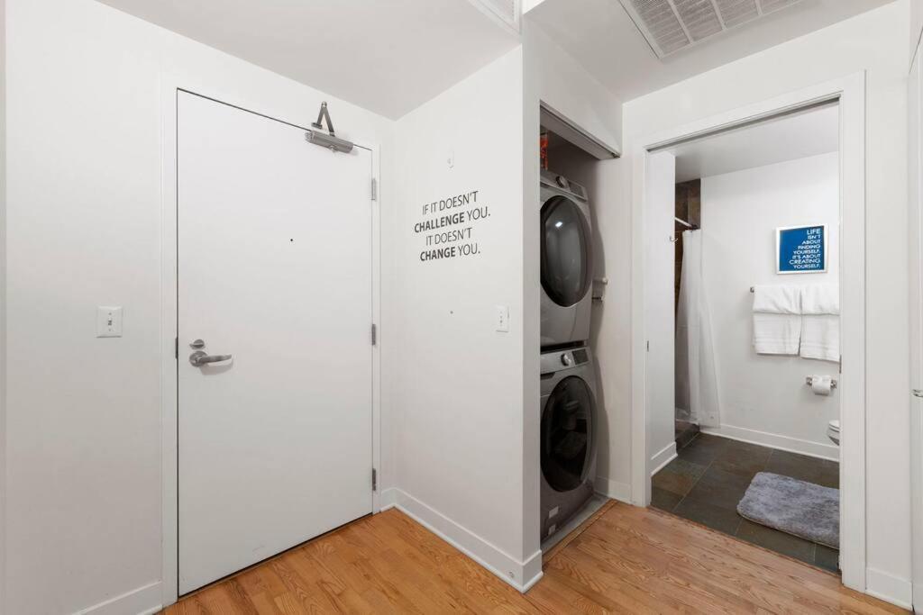 Sleek 2 Bed 2 Bath In Trendy Fulton Market Chicago