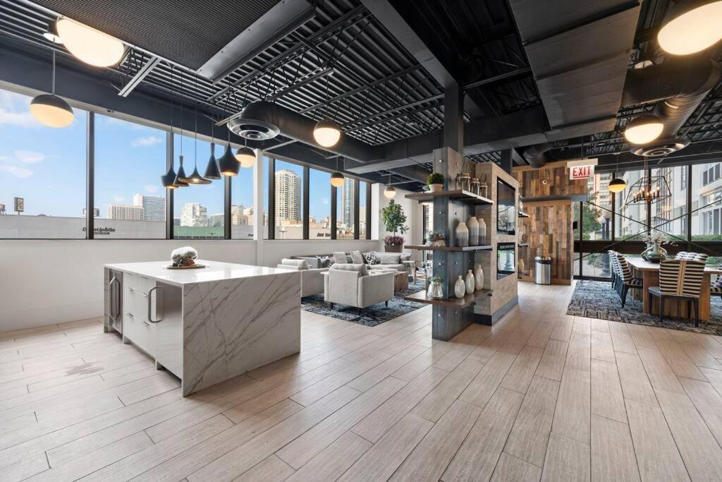 Apartment Sleek 2 Bed 2 Bath In Trendy Fulton Market Chicago